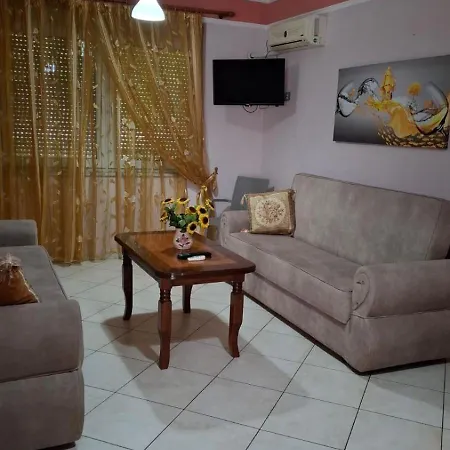 Apartament Xhenis Apartament's *