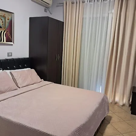 Apartament Xhenis Apartament's