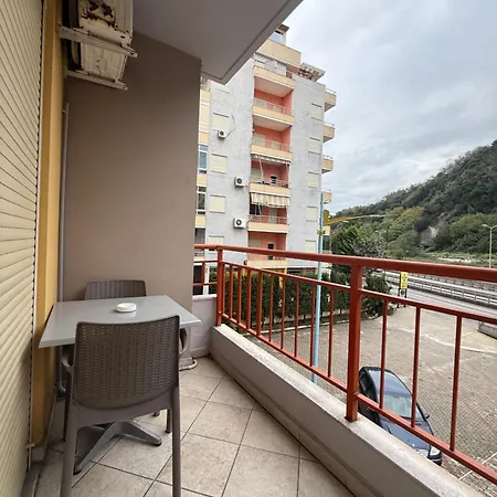 Xhenis Apartament's Apartment Durres