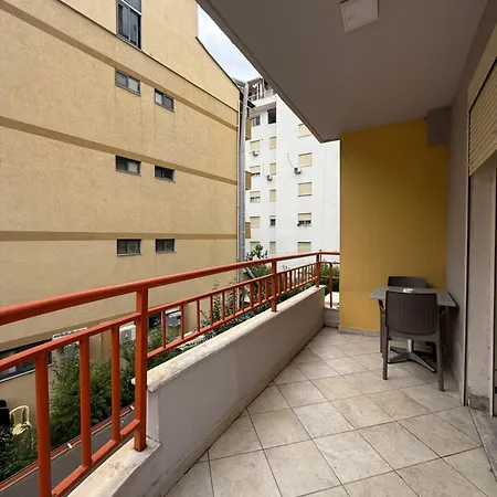 Xhenis Apartament's Lägenhet